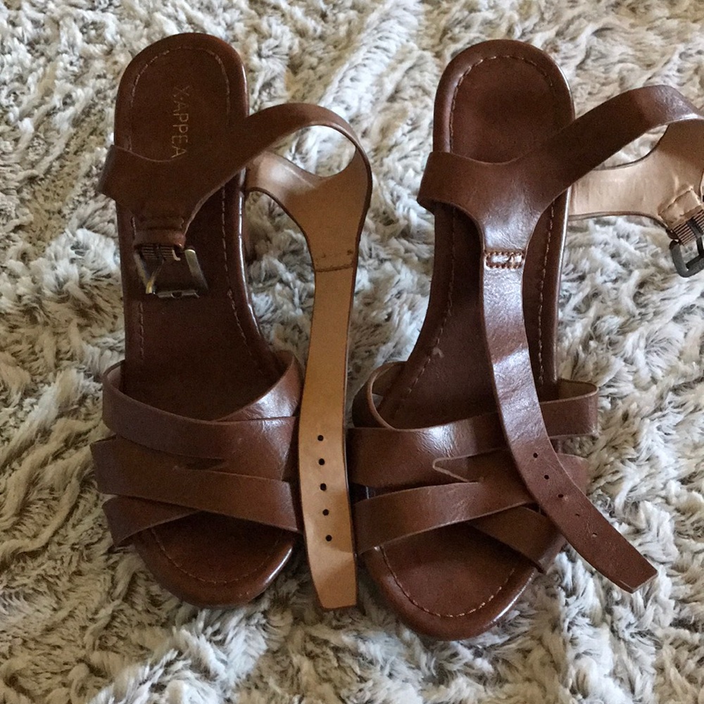 Brown heels super cute